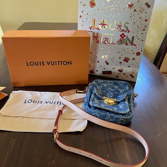 Louis Vuitton Fairfax Pochette - Picture 2 of 12